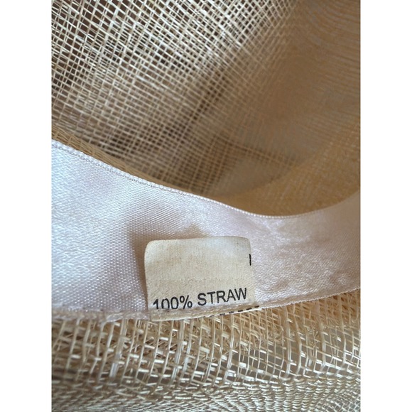 Elegant Straw Fascinator Hat with Flower Detail for Weddings Special Occasions - Picture 5 of 5